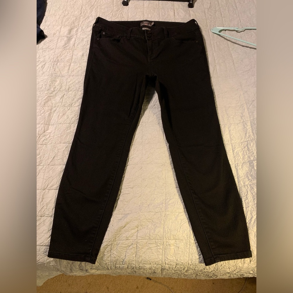 Torrid black denim skinny jeans. Worn once.